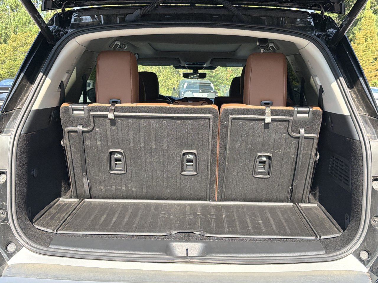Certified 2024 Nissan Pathfinder Platinum w/ Cargo Package FWD image 28