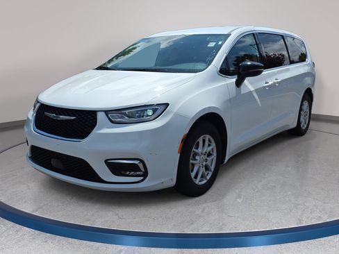 Certified 2024 Chrysler Pacifica Touring-L FWD image 1