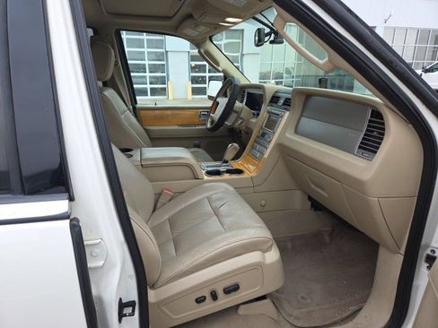 Used 2007 Lincoln Navigator Ultimate image 12
