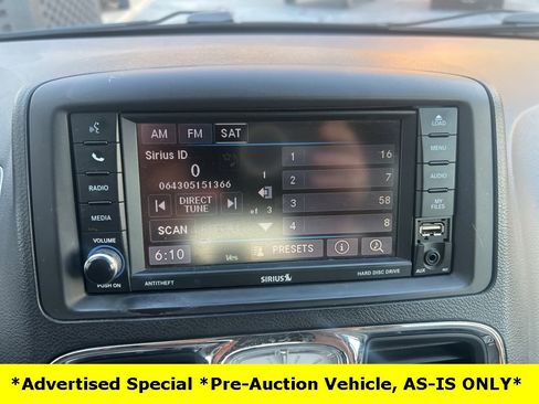 Used 2015 Chrysler Town & Country Touring image 56