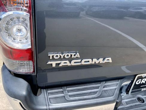 Used 2014 Toyota Tacoma PreRunner w/ SR5 Package RWD image 30