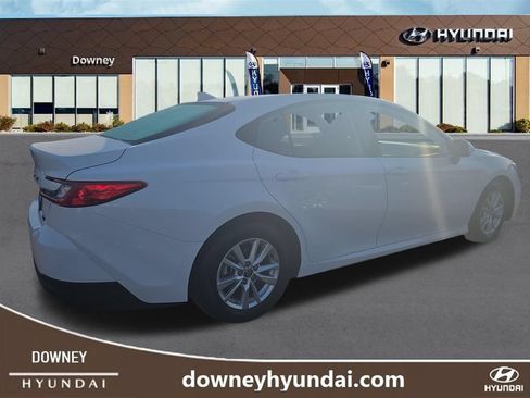 Used 2025 Toyota Camry Hybrid FWD image 5