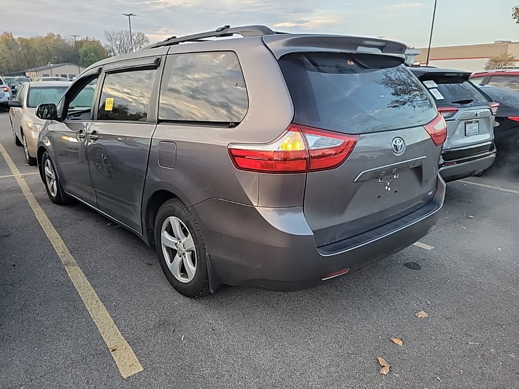 Used 2015 Toyota Sienna LE FWD image 4