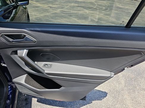 Used 2021 Volkswagen Tiguan SE w/ Panoramic Sunroof Package AWD/4WD image 16