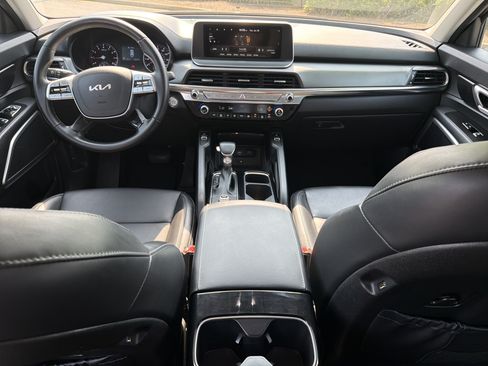 Used 2022 Kia Telluride S FWD image 4