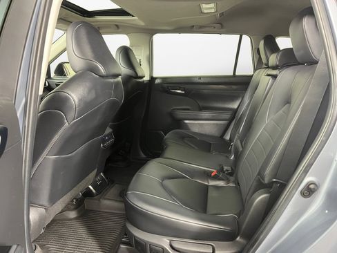 Used 2024 Toyota Highlander XLE image 15