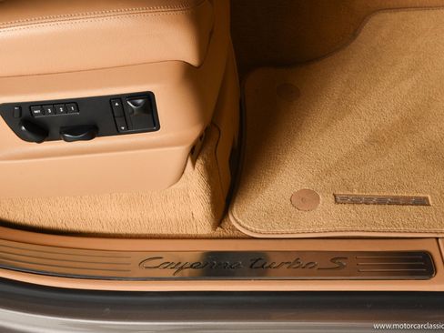 Used 2009 Porsche Cayenne Turbo S image 37