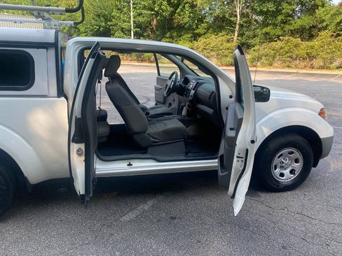 Used 2018 Nissan Frontier S RWD image 38