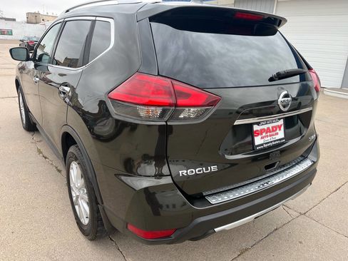 Used 2017 Nissan Rogue SV image 9