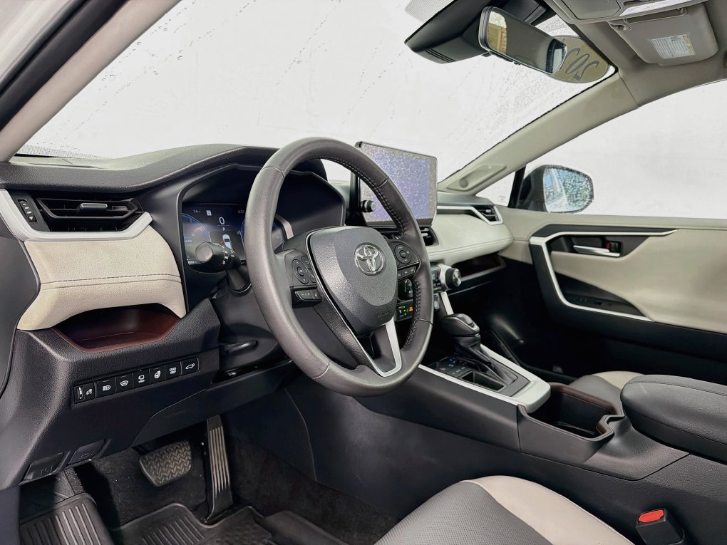 Used 2024 Toyota RAV4 Limited w/ Advanced Technology Package FWD image 14