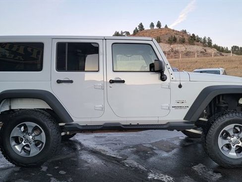 Used 2017 Jeep Wrangler Unlimited Sahara w/ Trailer Tow Group image 5