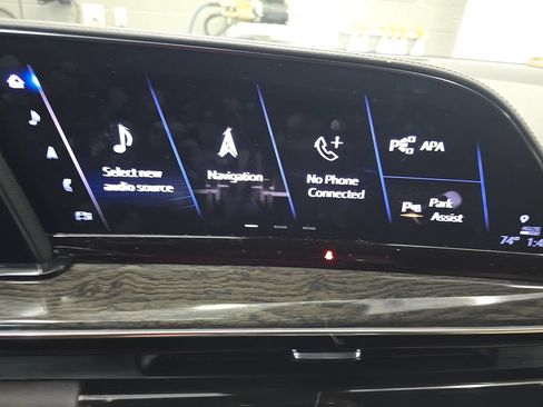 Used 2024 Cadillac Escalade ESV Premium Luxury AWD/4WD image 22