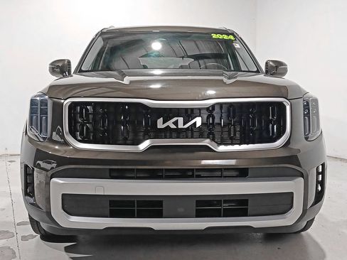 Used 2024 Kia Telluride EX w/ EX Captain's Chair Package AWD/4WD image 2