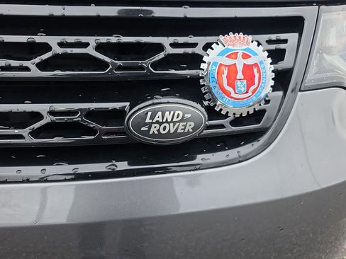 Used 2017 Land Rover Discovery HSE image 38