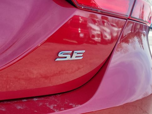 Used 2020 Toyota Camry SE image 7