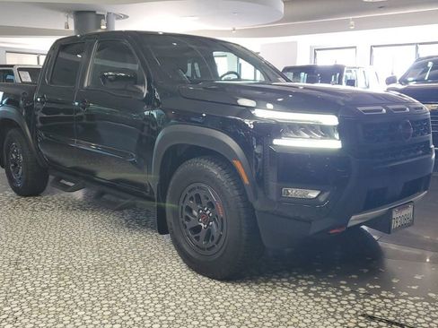 Used 2025 Nissan Frontier Pro-X image 3