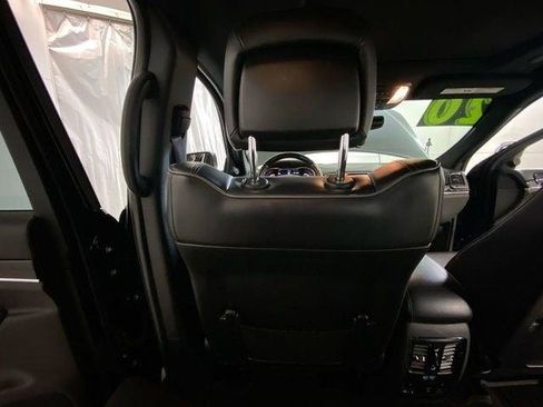 Used 2020 Jeep Grand Cherokee Overland AWD/4WD image 39