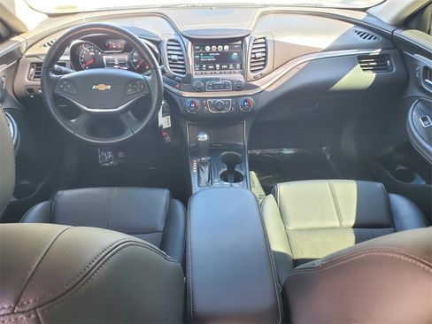Used 2017 Chevrolet Impala LT image 9