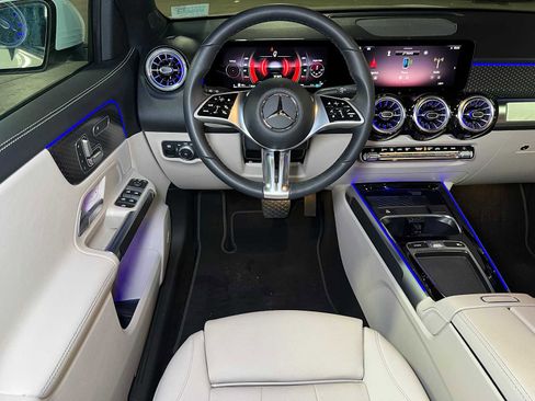 Used 2025 Mercedes-Benz GLB 250 image 37