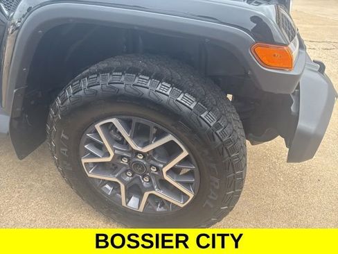 Used 2024 Jeep Wrangler Unlimited Sahara w/ Safety Group image 4