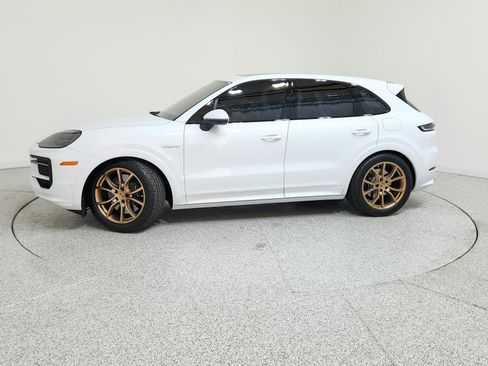 Used 2024 Porsche Cayenne S image 2