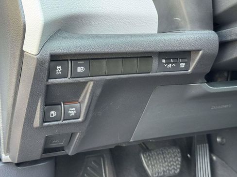 Used 2025 Toyota Sienna XLE FWD image 9