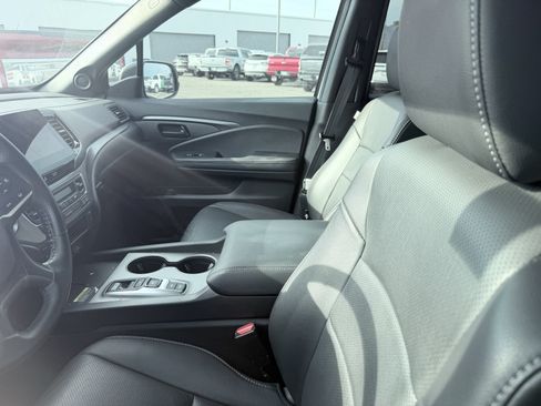 Used 2024 Honda Passport EX-L image 3