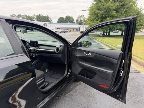 Used 2020 Kia Forte LXS FWD image 16