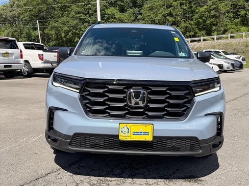 Used 2025 Honda Pilot Sport image 18
