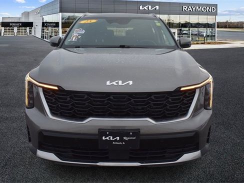 Certified 2025 Kia Sorento EX image 8