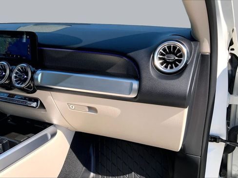Certified 2022 Mercedes-Benz GLB 250 4MATIC image 19