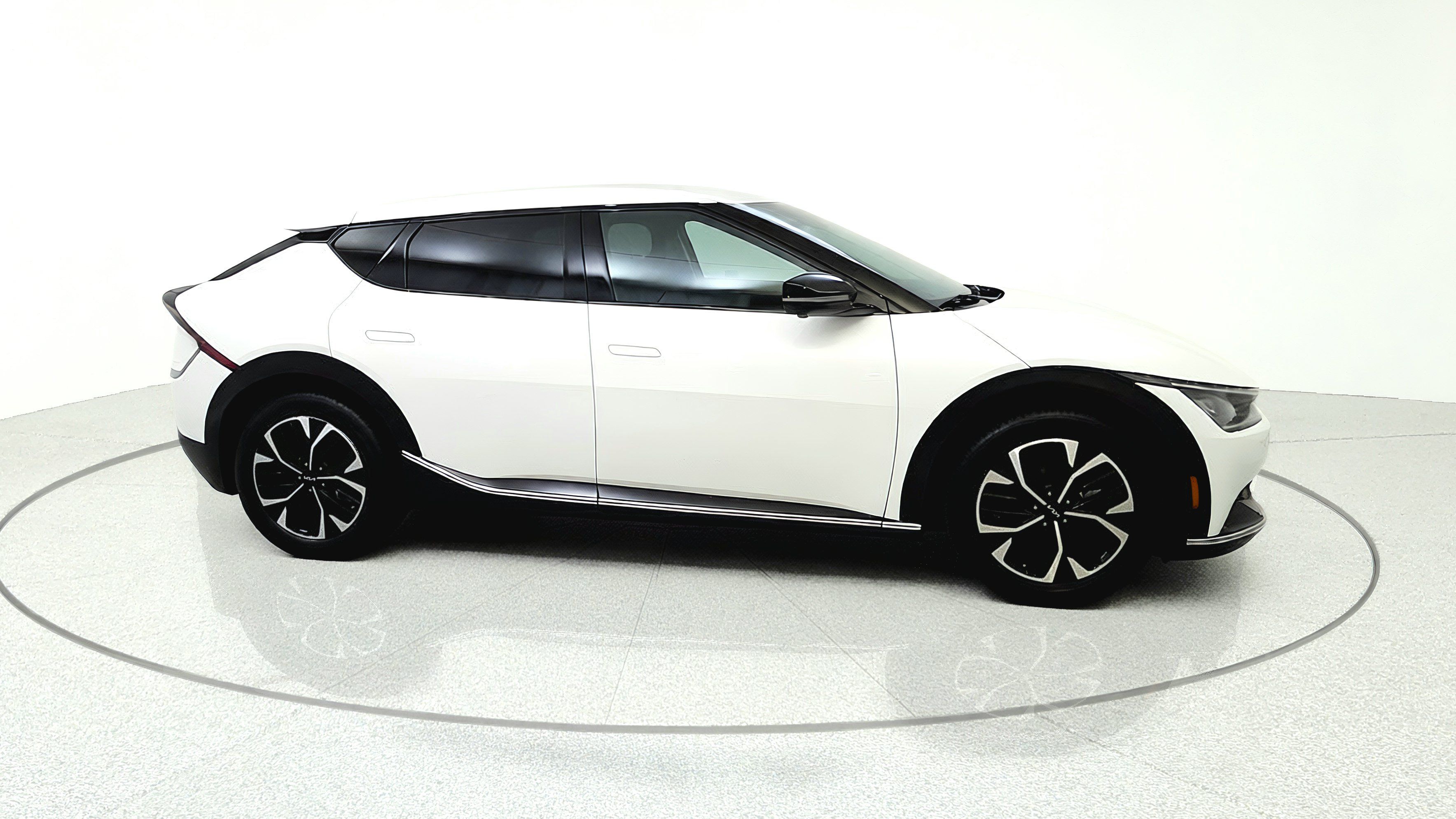 Used 2024 Kia EV6 Wind w/ Wind Technology Package AWD/4WD image 8