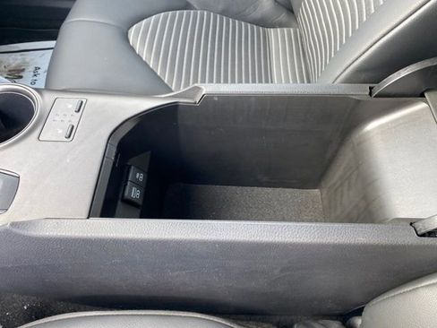 Used 2023 Toyota Camry SE image 12