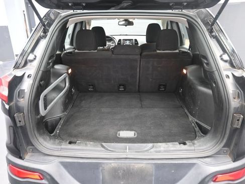 Used 2014 Jeep Cherokee Sport FWD image 22