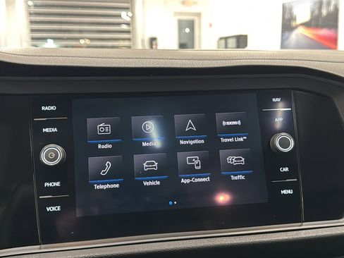 Used 2019 Volkswagen Jetta SEL Premium image 16