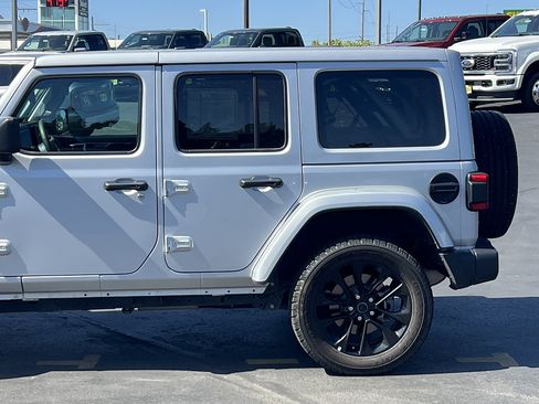 Used 2024 Jeep Wrangler Unlimited Sahara AWD/4WD image 12