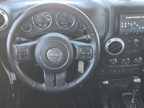 Used 2014 Jeep Wrangler Unlimited Rubicon w/ Connectivity Group AWD/4WD image 25