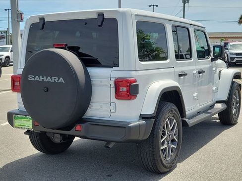 Used 2024 Jeep Wrangler Unlimited Sahara w/ Technology Group AWD/4WD image 6