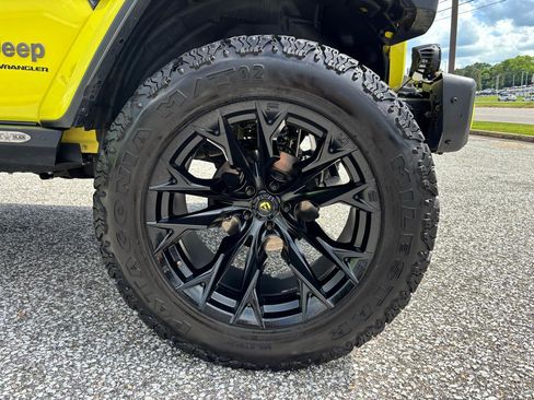 Used 2023 Jeep Wrangler Unlimited Rubicon 392 w/ Xtreme Recon 35" Tire Package AWD/4WD image 34