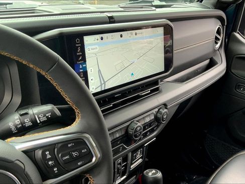 Certified 2025 Jeep Wrangler Sahara w/ Dual Top Group image 5