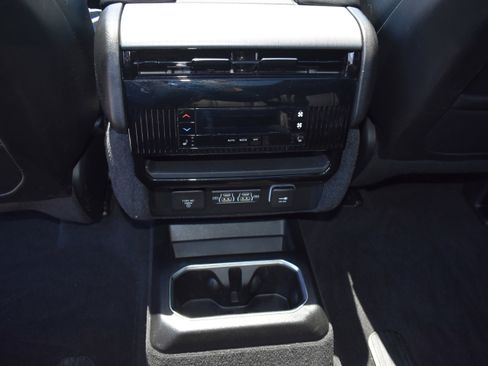 Used 2024 Jeep Wagoneer Series II AWD/4WD image 32