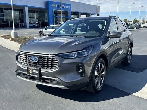 Used 2025 Ford Escape Platinum image 30