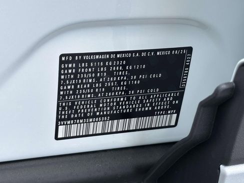 New 2025 Volkswagen Tiguan SE image 16