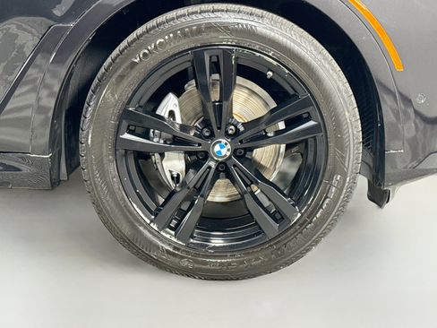 Used 2022 BMW X7 xDrive40i w/ M Sport Package AWD/4WD image 32