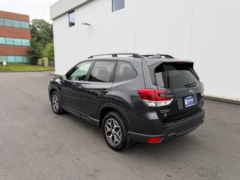 Used 2019 Subaru Forester Premium AWD/4WD image 9