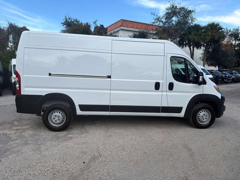Used 2025 RAM ProMaster 2500 w/ Convenience Group FWD image 13