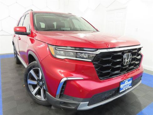 Used 2024 Honda Pilot Touring image 2