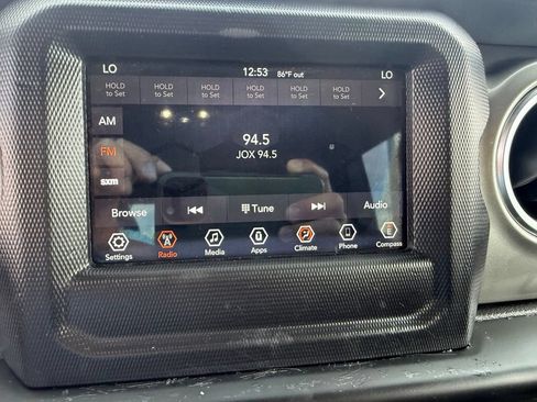 Used 2020 Jeep Wrangler Unlimited Sahara AWD/4WD image 14