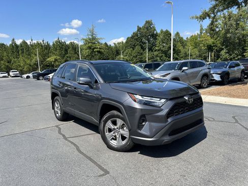 Used 2025 Toyota RAV4 XLE w/ Convenience Package FWD image 4