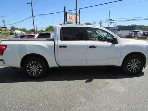 Used 2022 Nissan Titan SV RWD image 10